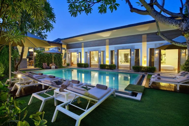 Sewa villa private pool di Bali - Massive 9-Bedroom Villa in the Heart of Seminyak – Ideal for Groups, Events & Celebrations – BVI20574