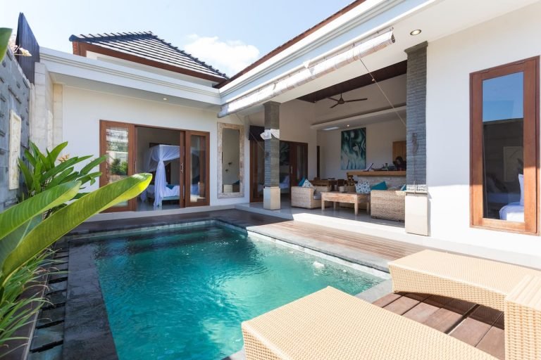 Sewa villa private pool di Bali - 3-Bedroom Family Villa in Legian-Seminyak – Walk to Shops, Cafés & Beach – BVI21182