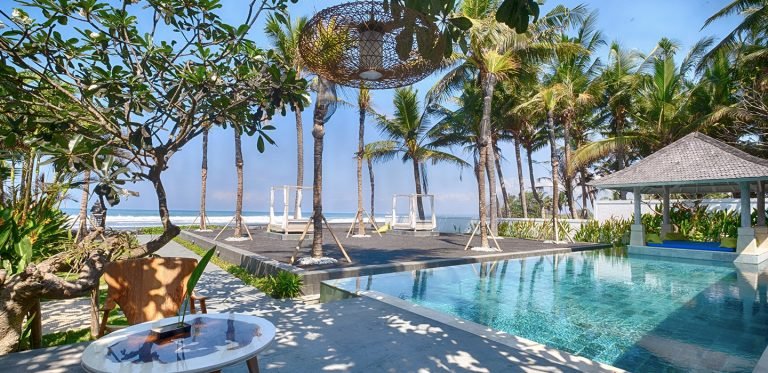 Sewa villa private pool di Bali - Stunning 5-Bedroom Beachfront Villa with Breathtaking Ocean Views – BVI21706