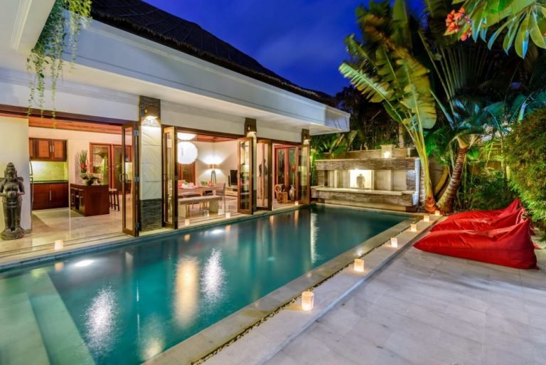 Sewa villa private pool di Bali - Stylish 3-Bedroom Villa with Pool in The Heart of Seminyak – BVI22740