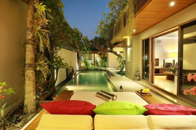 Sewa villa private pool di Bali - 3-Bedroom Villa with Private Pool – Steps from Batu Belig & Petitenget Beach, Seminyak – BVI2281