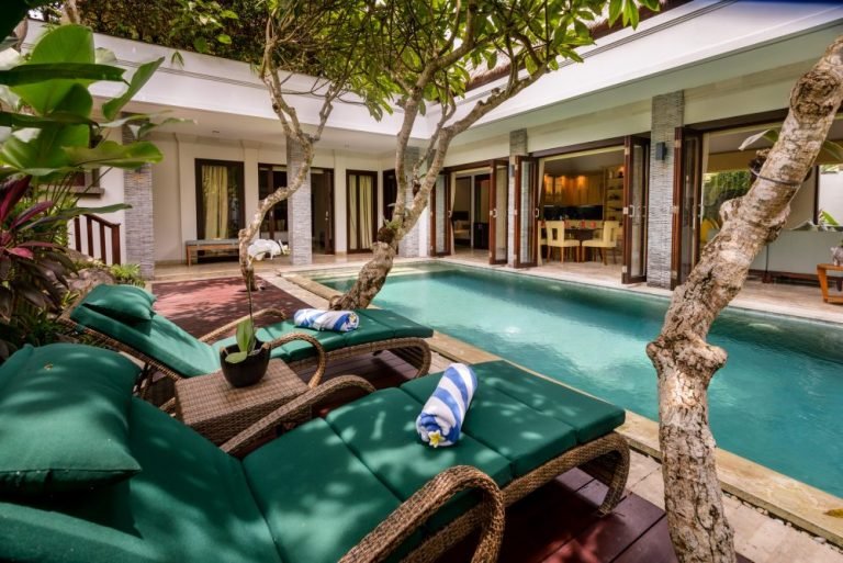 Sewa villa private pool di Bali - 3-Bedroom Villa in Central Seminyak – Spacious, Stylish, and Family-Friendly – BVI23366