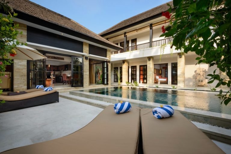 Sewa villa private pool di Bali - Elegant 4-Bedroom Private Villa in Prime Seminyak – BVI23549