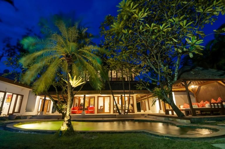Sewa villa private pool di Bali - Spacious & Stylish 7-Bedroom Private Villa in the Heart of Seminyak – BVI23612