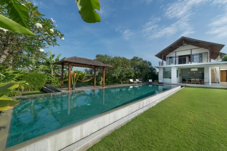 Sewa villa private pool di Bali - Elegant 4-Bedroom Villa with Modern Design and Prime Canggu Location – BVI24881