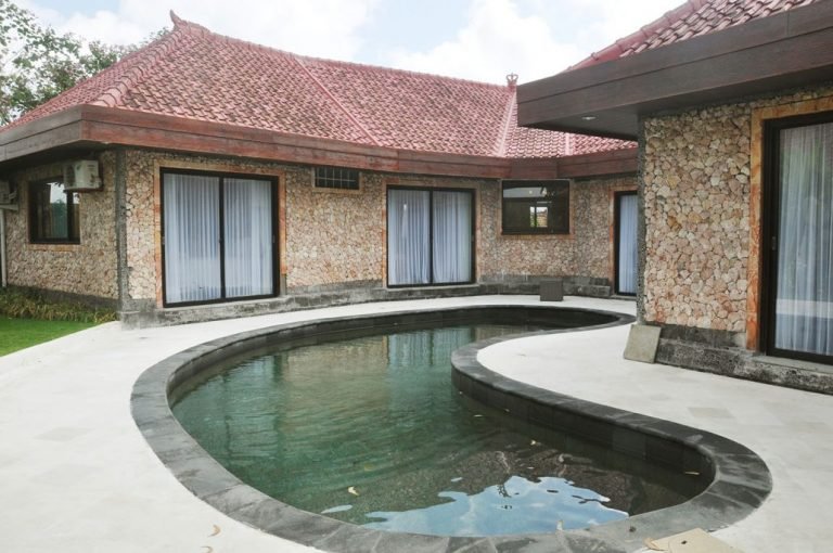 Sewa villa private pool di Bali - Spacious 3-Bedroom Villa with Pool & Traditional Bale – Jimbaran – BVI24223