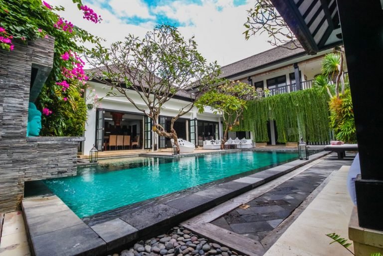 Sewa villa private pool di Bali - Chic 4-Bedroom Private Villa in Central Seminyak – Walk to Eat Street & Beach – BVI23687