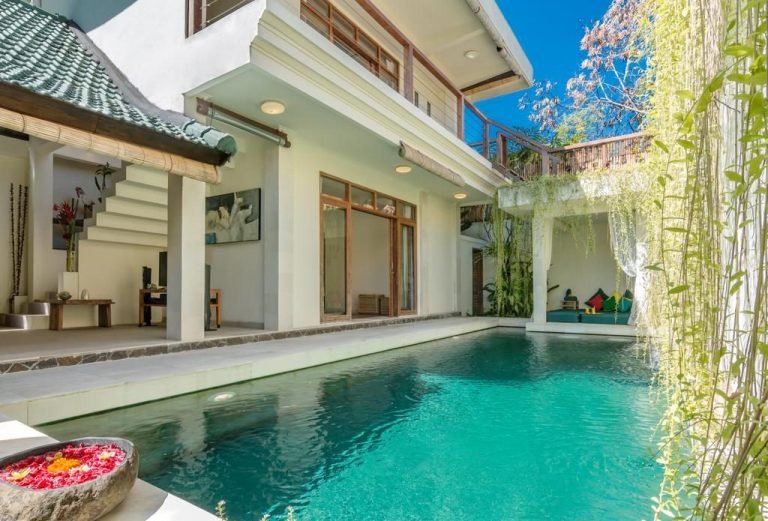 Sewa villa private pool di Bali - 3-Bedroom Private Pool Villa in Central Seminyak – Walk to Beach & Cafés – BVI24671