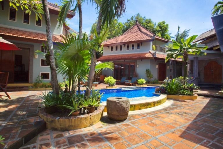 Sewa villa private pool di Bali - Spacious 5-Bedroom Villa with Private Pool – 5 Minutes Walk to Legian Beach – BVI25662