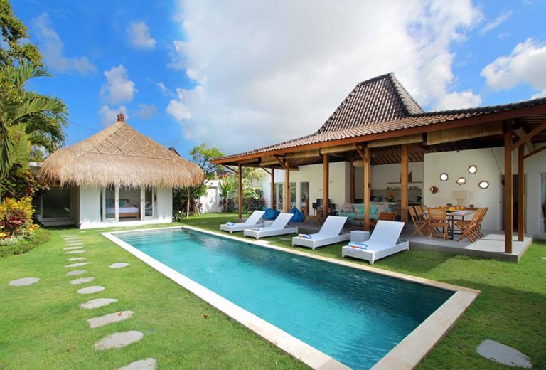 Sewa villa private pool di Bali - Elegant 4-Bedroom Joglo Villa with Pool & Garden Oasis – Central Oberoi, Seminyak – BVI25727