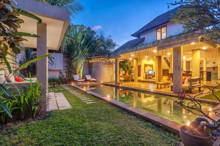 Sewa villa private pool di Bali - Serene 4-Bedroom Villa in Oberoi Seminyak – Walk to Beach & Boutiques – BVI26323