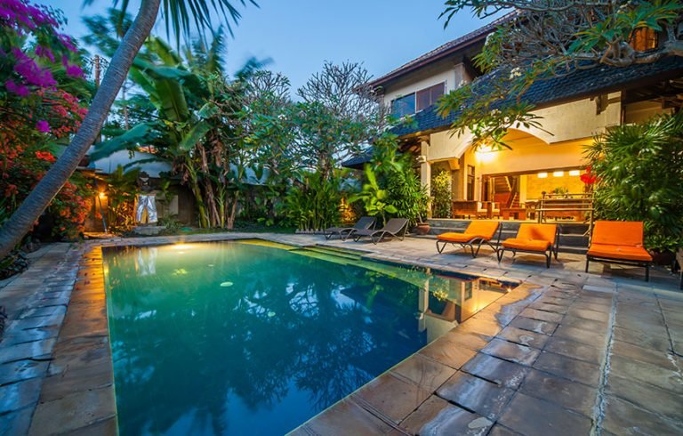 Sewa villa private pool di Bali - Spacious 4-Bedroom Villa with Pool in Seminyak — Dutch & Balinese Style – BVI29060