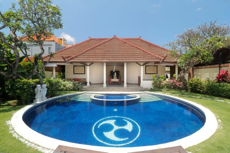 Sewa villa private pool di Bali - 2-Bedroom Private Villa in Seminyak – Tranquil Escape in a Balinese Compound – BVI29846