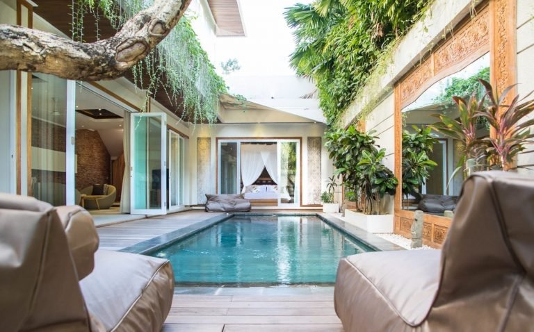 Sewa villa private pool di Bali - 3-Bedroom Luxury Villa in Seminyak – Pool, Terrace & Tropical Garden – BVI30056