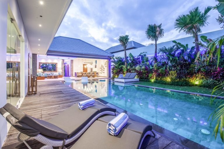 Sewa villa private pool di Bali - 5-Bedroom Modern Villa in Seminyak – Private Pool, Lush Garden & Sound System – BVI30146