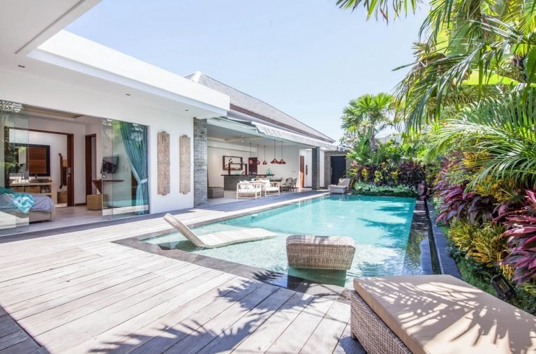 Sewa villa private pool di Bali - 3-Bedroom Villa in Seminyak – Private Pool, Garden & 5-Min Walk to the Beach – BVI30154