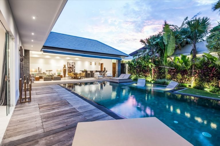 Sewa villa private pool di Bali - Elegant 3-Bedroom Villa in the Heart of Seminyak – BVI30632