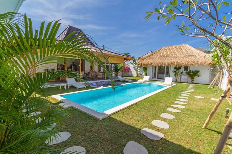Sewa villa private pool di Bali - Chic 5-Bedroom Villa with Boho Vibes & Large Pool in Central Seminyak – BVI31356