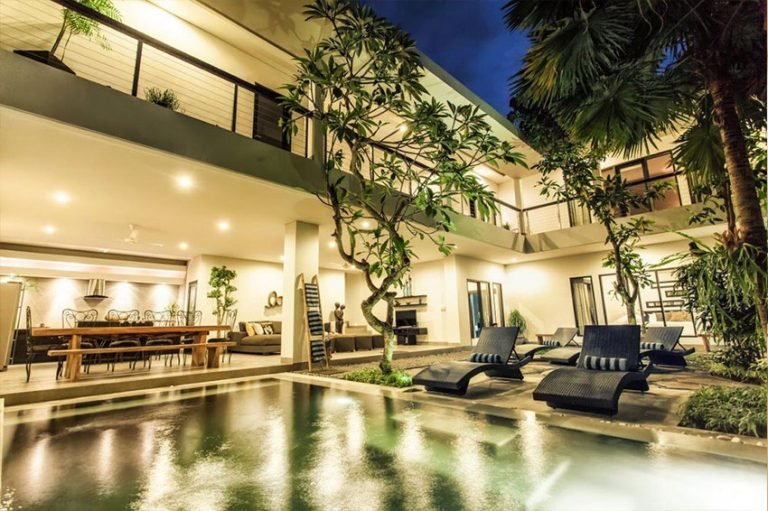 Sewa villa private pool di Bali - Elegant 5-Bedroom Luxury Villa in the Heart of Seminyak — Steps from Double 6 Beach – BVI31561