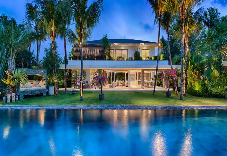 Sewa villa private pool di Bali - Stunning 7-Bedroom Luxury Villa Just Steps from Berawa Beach – BVI31775