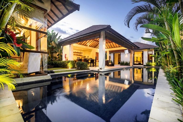 Sewa villa private pool di Bali - Discover Ultimate Luxury: Stunning 7-Bedroom Villas in the Heart of Legian Seminyak – BVI32195
