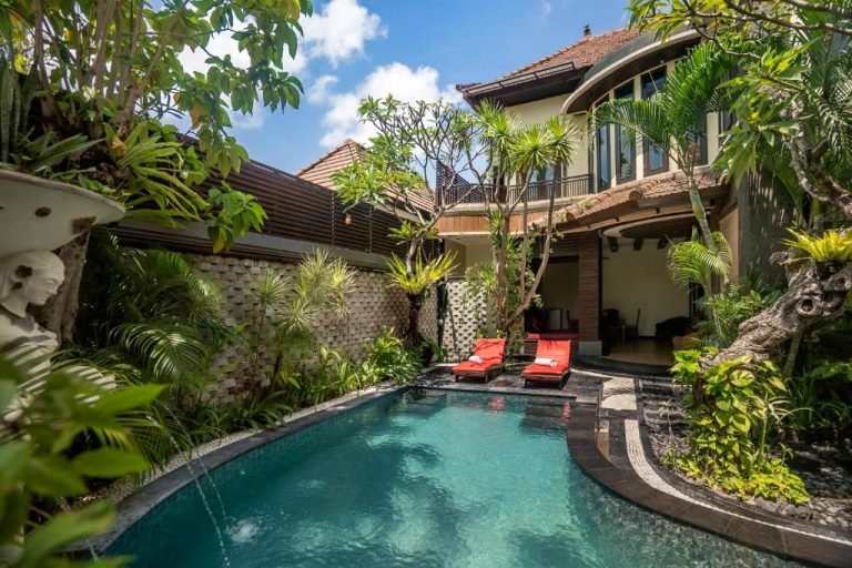 Sewa villa private pool di Bali - Your Perfect Tropical Escape: Private 3-Bedroom Pool Villa in Seminyak – BVI32877