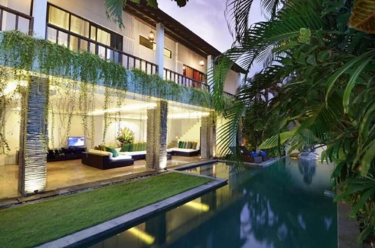 Sewa villa private pool di Bali - Stylish & Affordable: 3-Bedroom Villa in Oberoi, Seminyak’s Hottest District – BVI33739