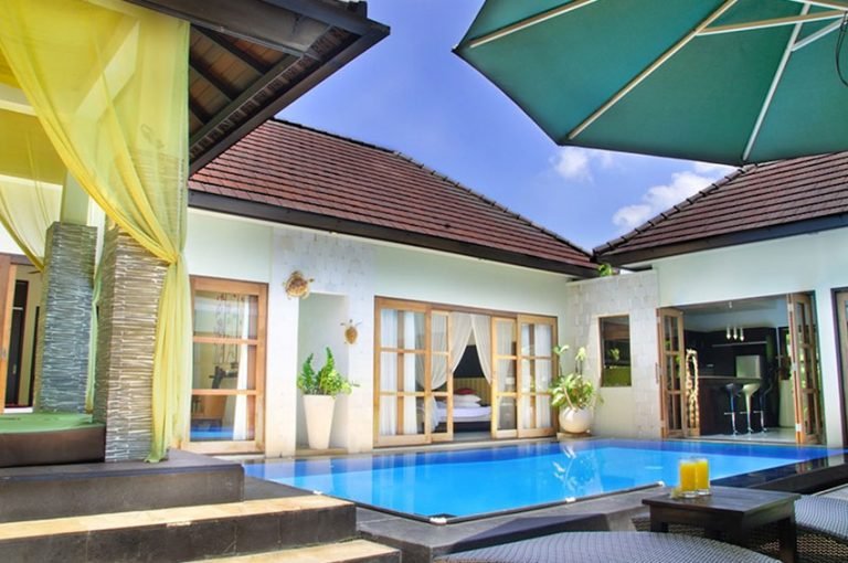 Sewa villa private pool di Bali - Stylish 3-Bedroom Private Villa with Pool in Prime Seminyak – BVI34385