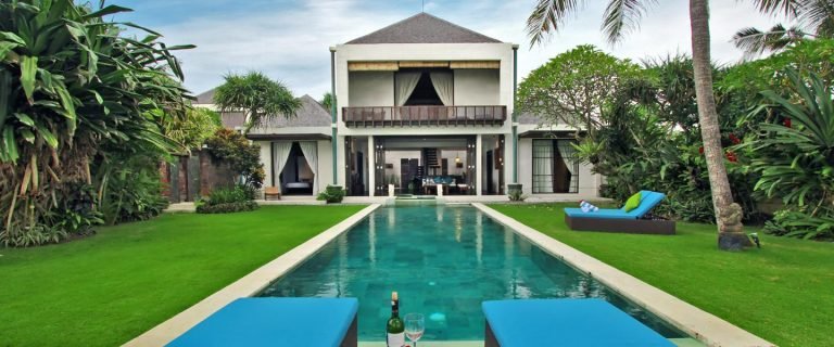 Sewa villa private pool di Bali - Absolute Beachfront 3-Bedroom Villa with Spectacular Ocean & Sunrise Views – BVI34481
