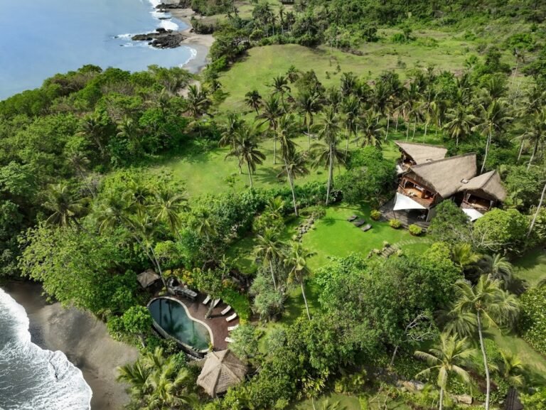 Sewa villa private pool di Bali - 5 Bdr Beachfront Hideaway with Ocean Views, Direct Beach Access – BVI34969
