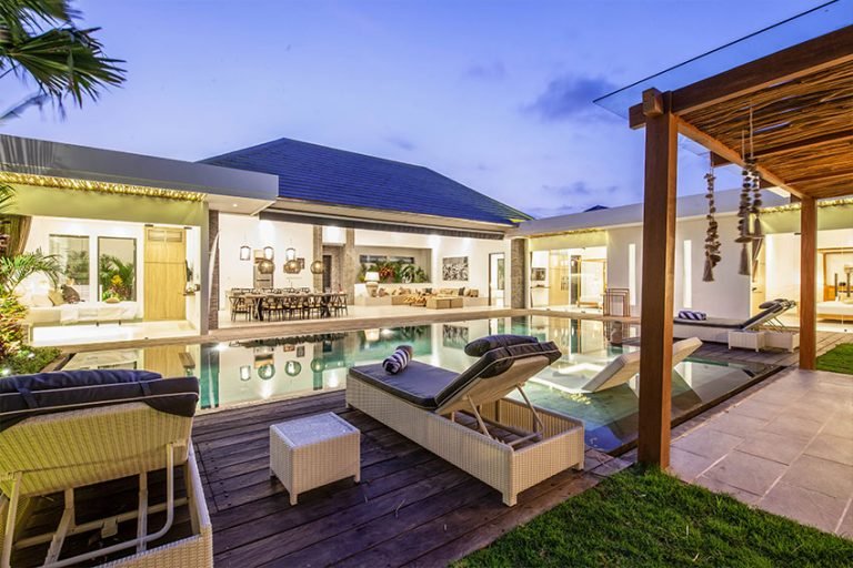 Sewa villa private pool di Bali - Modern 4-Bedroom Villa with Private Pool – Walk to Canggu Beach – BVI34401