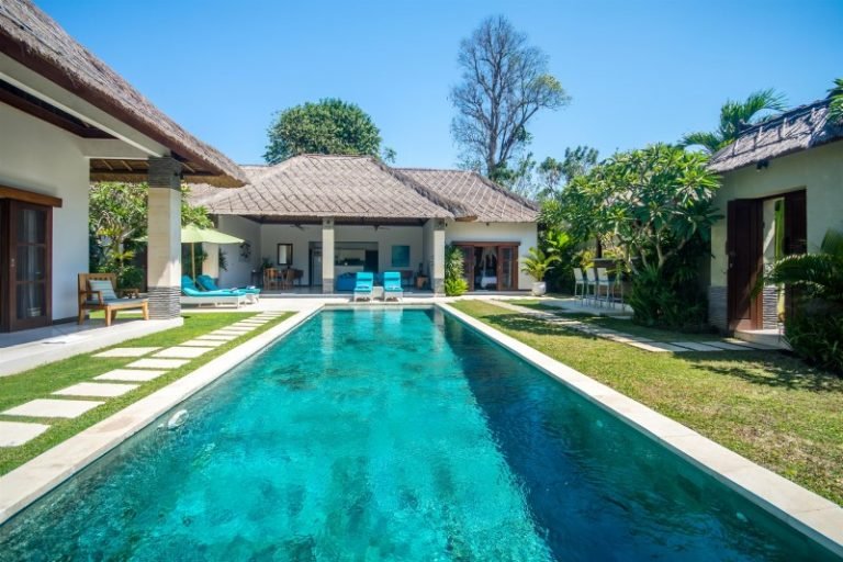 Sewa villa private pool di Bali - Spacious 6-Bedroom Villa Complex in Seminyak – Perfect for Large Families & Groups – BVI35017