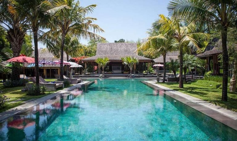 Sewa villa private pool di Bali - Elegant 5-Bedroom Joglo Villa in Umalas – A Tropical Sanctuary of Wood & Culture – BVI35794