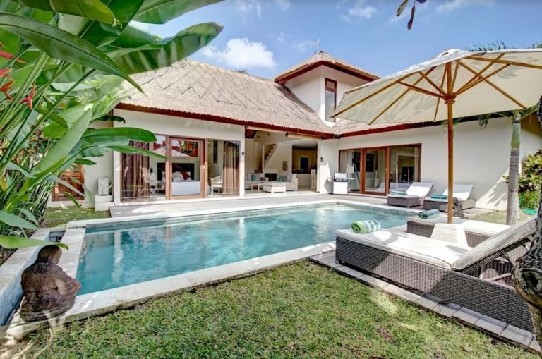 Sewa villa private pool di Bali - Peaceful 3-Bedroom Villa with Poolside BBQ in Serene Canggu – BVI35523