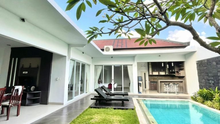Sewa villa private pool di Bali - Comfortable 3-Bedroom Private Villa in Jimbaran — Your Ideal Family or Friends’ Getaway – BVI36453