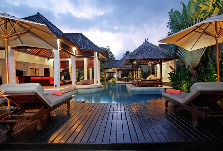 Sewa villa private pool di Bali - Luxurious 4-Bedroom Villa in Seminyak – Private Oasis with Pool & Tropical Gardens – BVI35285