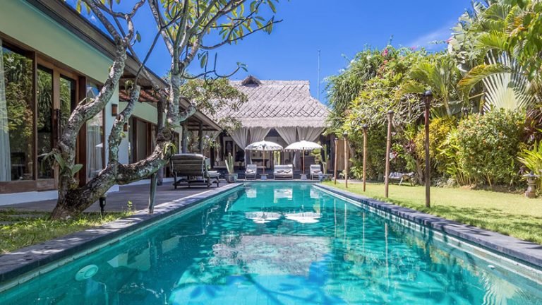 Sewa villa private pool di Bali - Spacious 6-Bedroom Villa with Two Pools in the Heart of Seminyak BVI35472