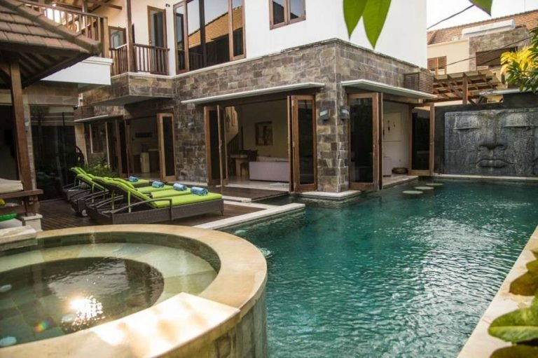 Sewa villa private pool di Bali - Spacious 3-Bedroom Private Villa in Seminyak – Prime Location & Relaxing Pool with Jacuzzi – BVI35875