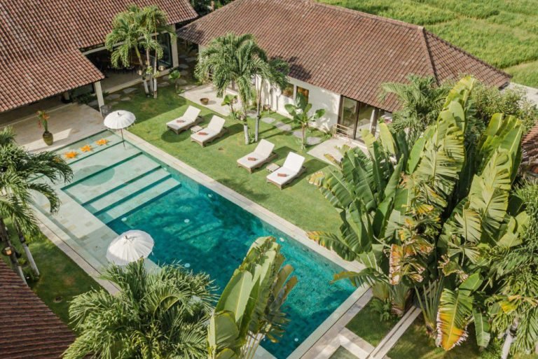 Sewa villa private pool di Bali - Spacious 6-Bedroom Villa with Joglo & Stunning Ricefield Views in Seminyak – BVI36475