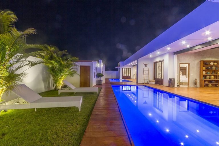 Sewa villa private pool di Bali - Trendy 3-Bedroom Villa in Batubelig — Rice Field Views, Artistic Charm & Double the Comfort! – BVI36758
