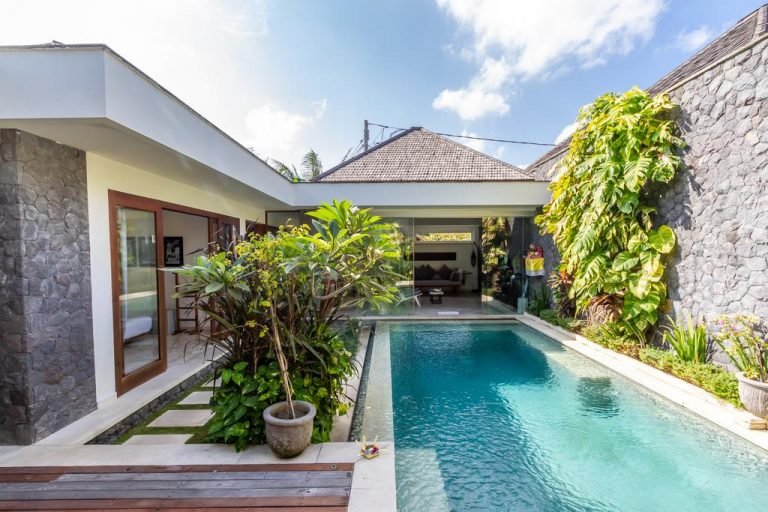 Sewa villa private pool di Bali - Gorgeous Brand New 2-Bedroom Tropical Villa in Seminyak — Steps from the Beach & Nightlife! – BVI36960
