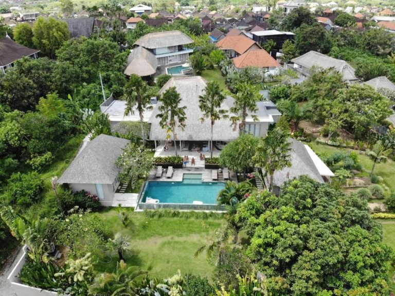 Sewa villa private pool di Bali - Private Eco-Friendly 4-Bedroom Villa with Rice Field Views, Infinity Pool & Gym Deck – BVI37415