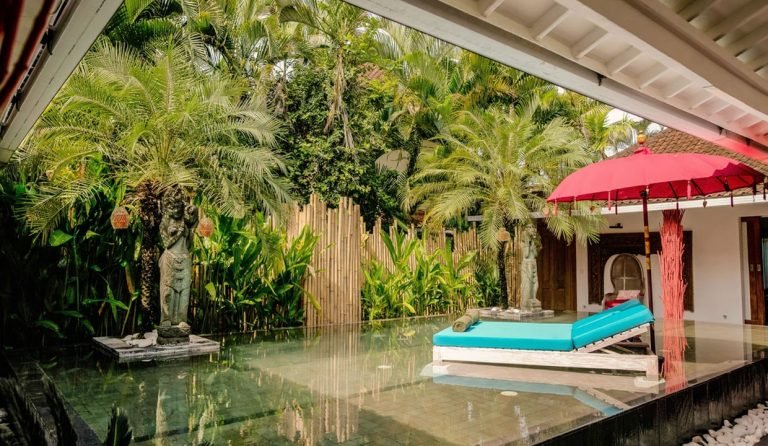 Sewa villa private pool di Bali - Stunning 4-Bedroom Villa with Skylight Ceiling — Your Bright and Spacious Bali Retreat! – BVI37726
