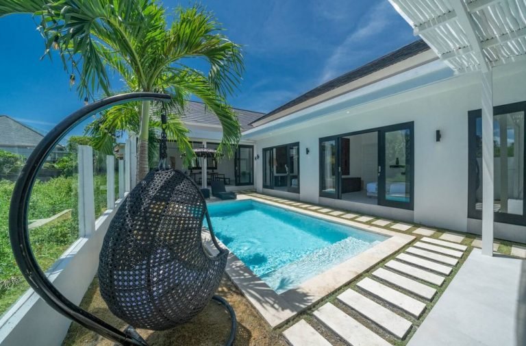 Sewa villa private pool di Bali - Stylish 3-Bedroom Villa in the Heart of Trendy Canggu — Steps from Beach, Bars & Boutiques – BVI38713