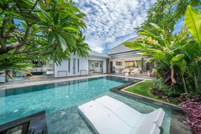 Sewa villa private pool di Bali - Stylish 3-Bedroom Villa in the Heart of Seminyak — A Private Escape with Pool & Personalized Service – BVI38388