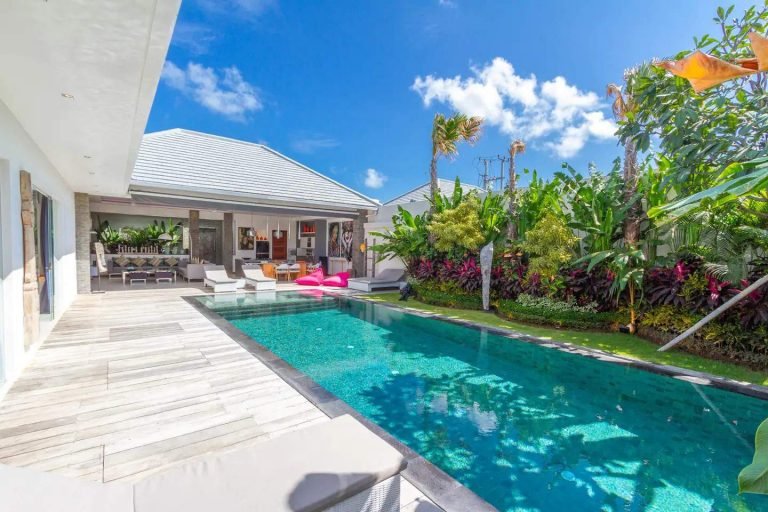 Sewa villa private pool di Bali - Modern 3-Bedroom Villa with Pool in Seminyak — Steps from Beach, Cafes & Bars – BVI38633
