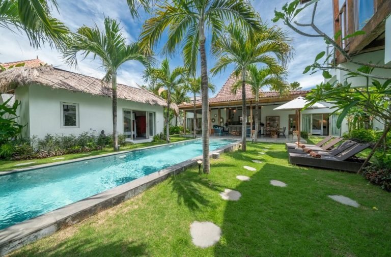 Sewa villa private pool di Bali - Elegant 4-Bedroom Modern Bali Villa in the Heart of Seminyak – BVI38873