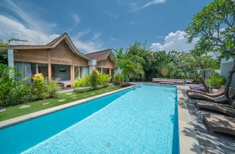 Sewa villa private pool di Bali - Stylish 4-Bedroom Bali Villa — Your Tropical Sanctuary Steps from Batu Belig Beach & Seminyak’s Best – BVI38970