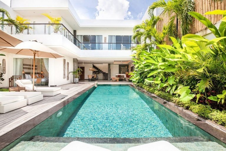 Sewa villa private pool di Bali - Elegant 4-Bedroom Seminyak Villa, Your Luxurious Home Away from Home – BVI39321