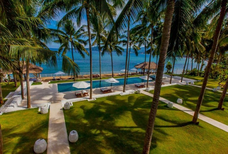 Sewa villa private pool di Bali - 3-Bedroom Oceanfront Colonial-Style Villa with Private Pool & Jacuzzi – BVI41014